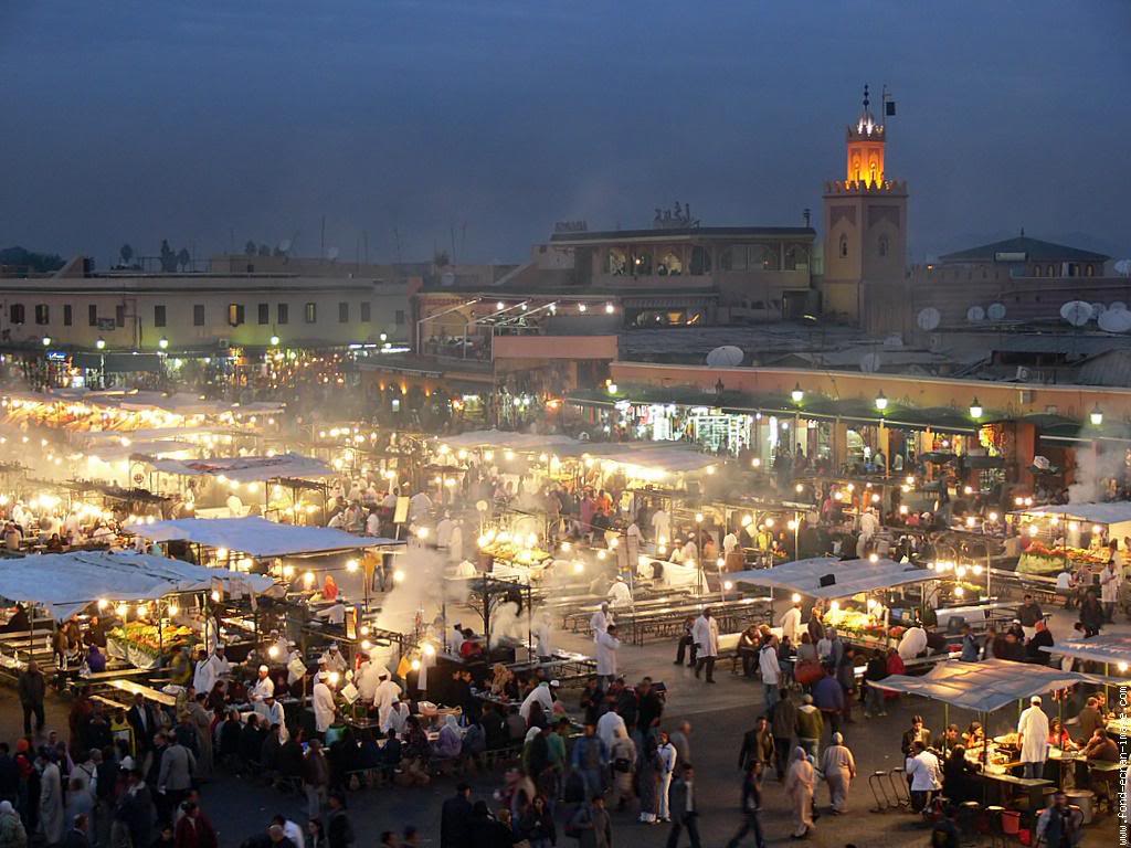 Célébrer un anniversaire sur la place Jemaa El Fna Marrakech