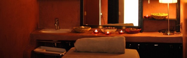 massage table of the riad spa, base in the medina before your Marrakech 3 day itinerary: medina, spa, cooking and desert
