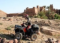 quad et excursion dans le désert d'Agafay depuis Marrakech en famille à la Toussaint