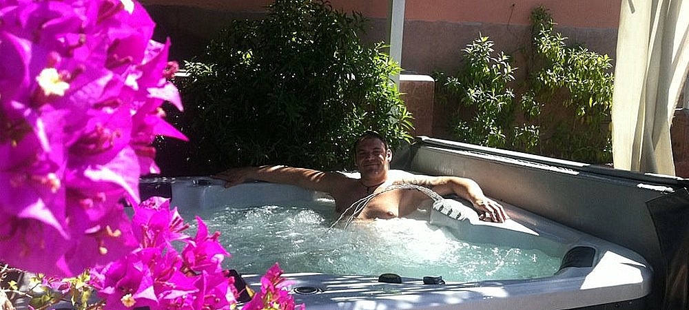 jacuzzi chauffé à 36°C sur le rooftop vue Atlas